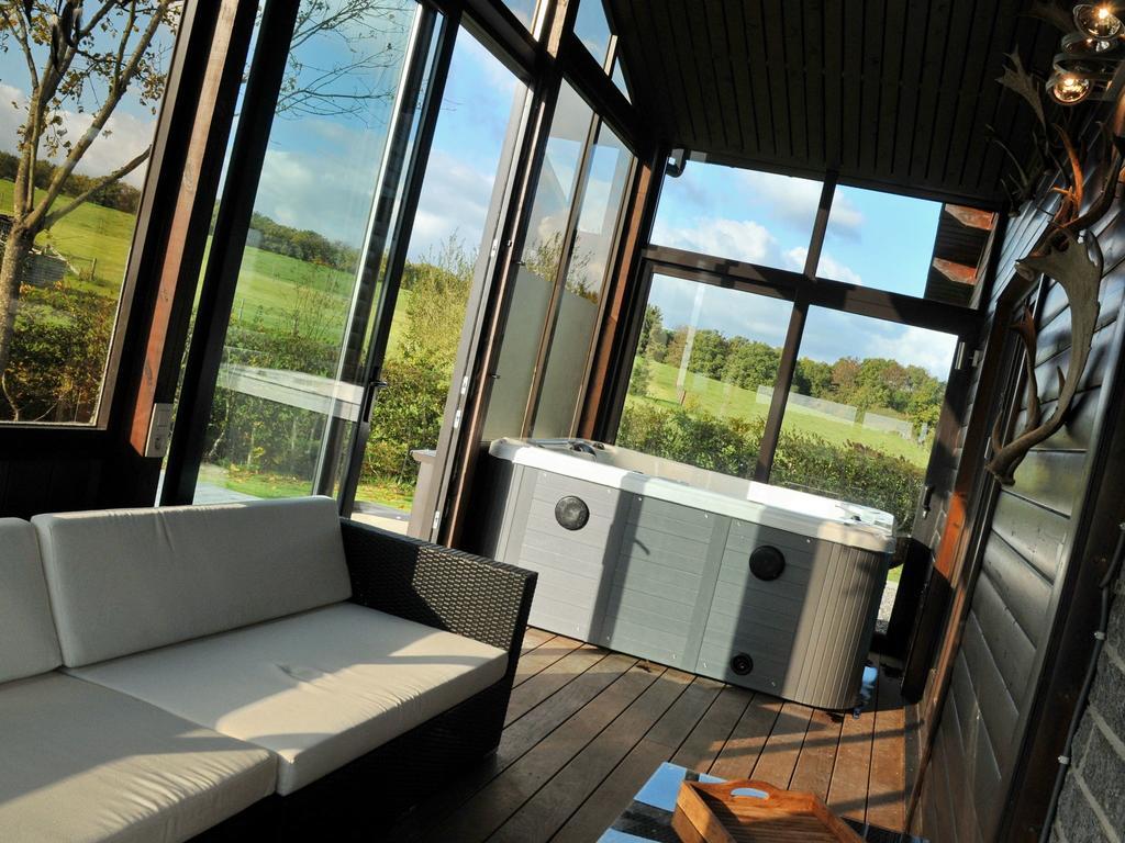Arbre Dresse Villa Somme-Leuze Rum bild